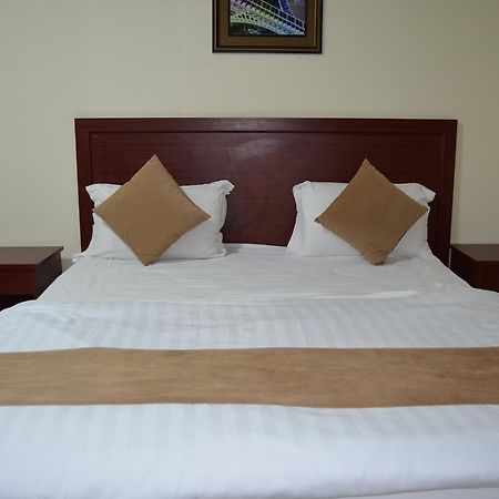 Layale Alnile Aparthotel Dammam Exteriör bild